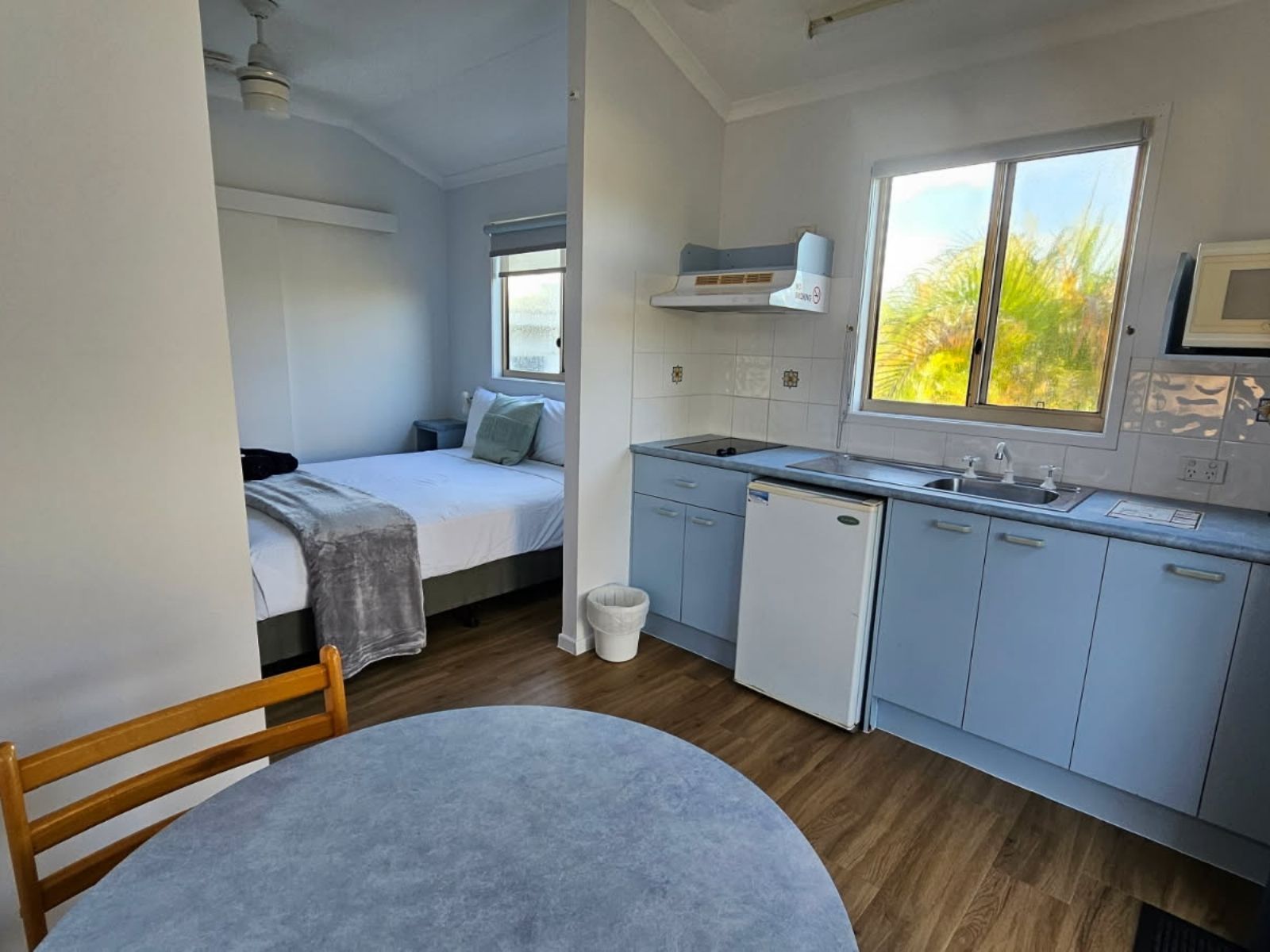 Kitchenette in ensuite villa in karumba
