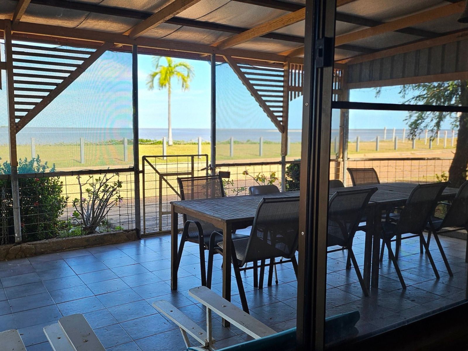 Savannah Shores outdoor dining area